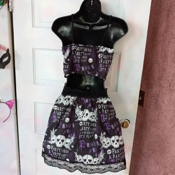 Kawaii Goth nwt corset top skirt set! Black lace, purple party skull FINAL PRICE - Picture 7 of 12